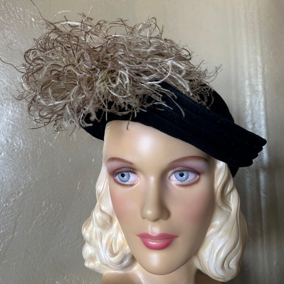 GLAMOROUS 1930S' BLACK FELT HAT WITH WAVY TRIPLE BRIM + OSTRICH FEATHERS